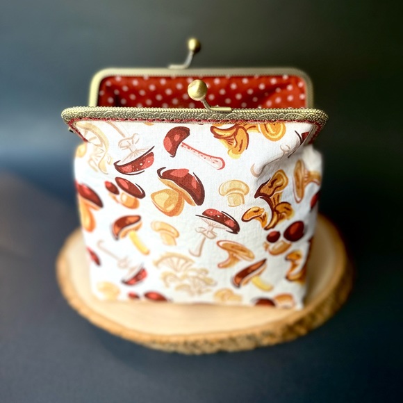 Mushroom Print Clutch Purse, Quirky Shroom Evening Bag, Mini Purse, Gift for Her - Picture 8 of 9